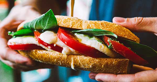 Easy Caprese Sandwich: Fresh Summer Flavors in Minutes